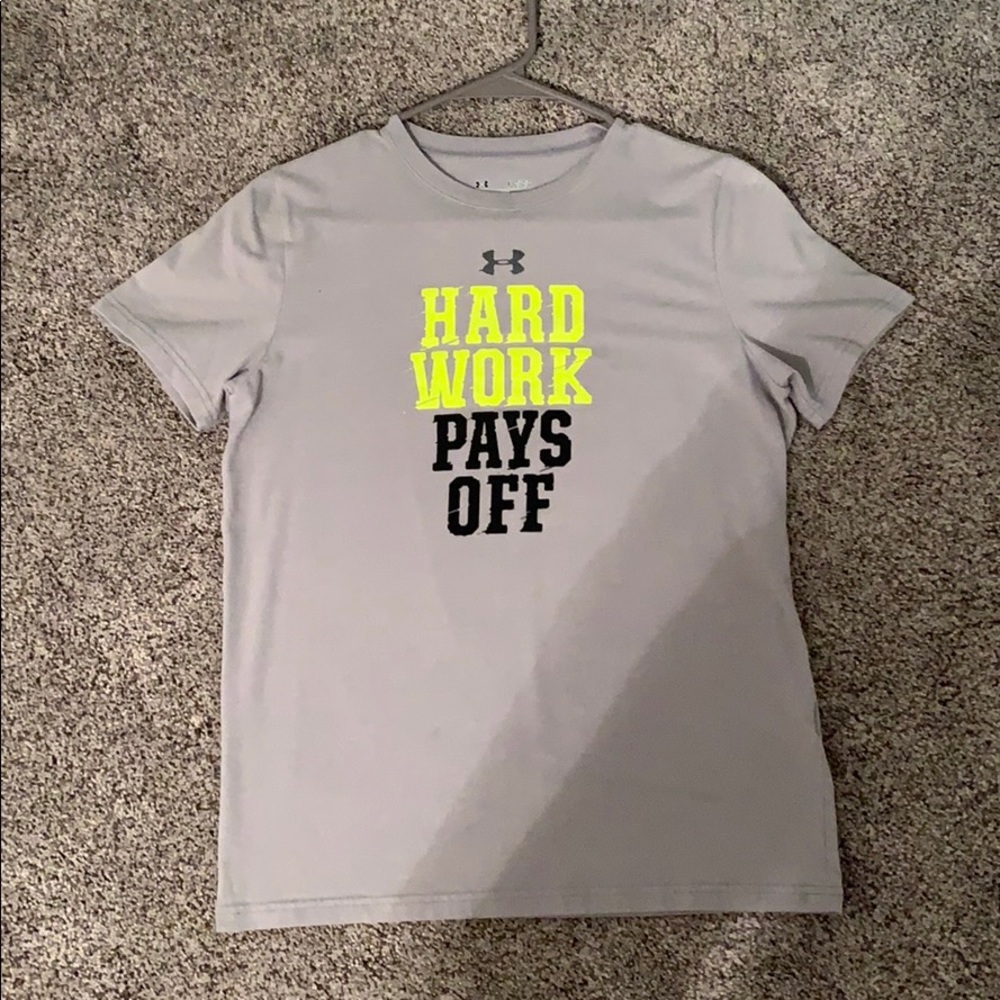 Loose fit under armour T-shirt